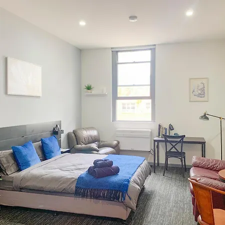 Spacious In Heart Carlton شقة